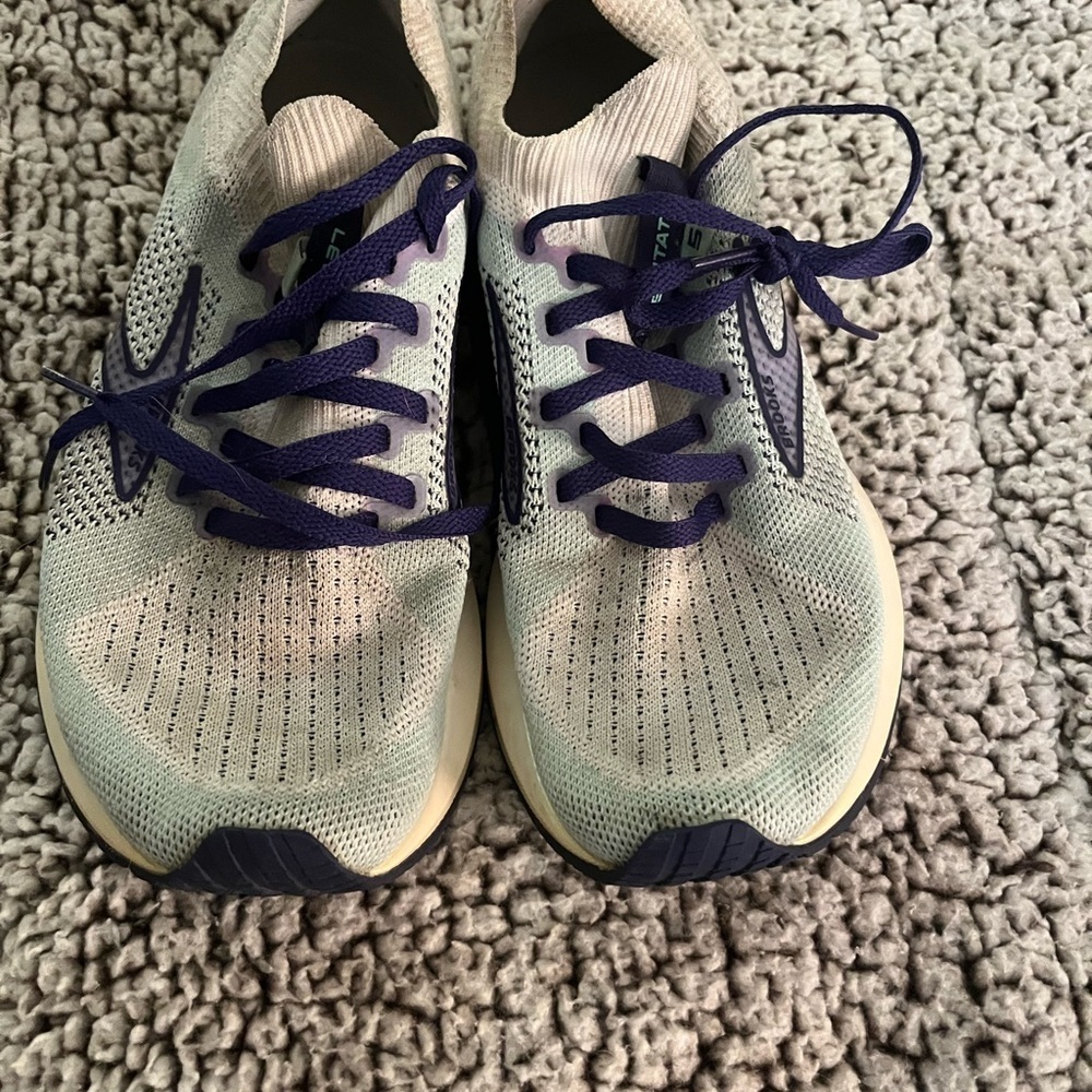Brooks Levitate Purple/light gray running shoes women’s 7